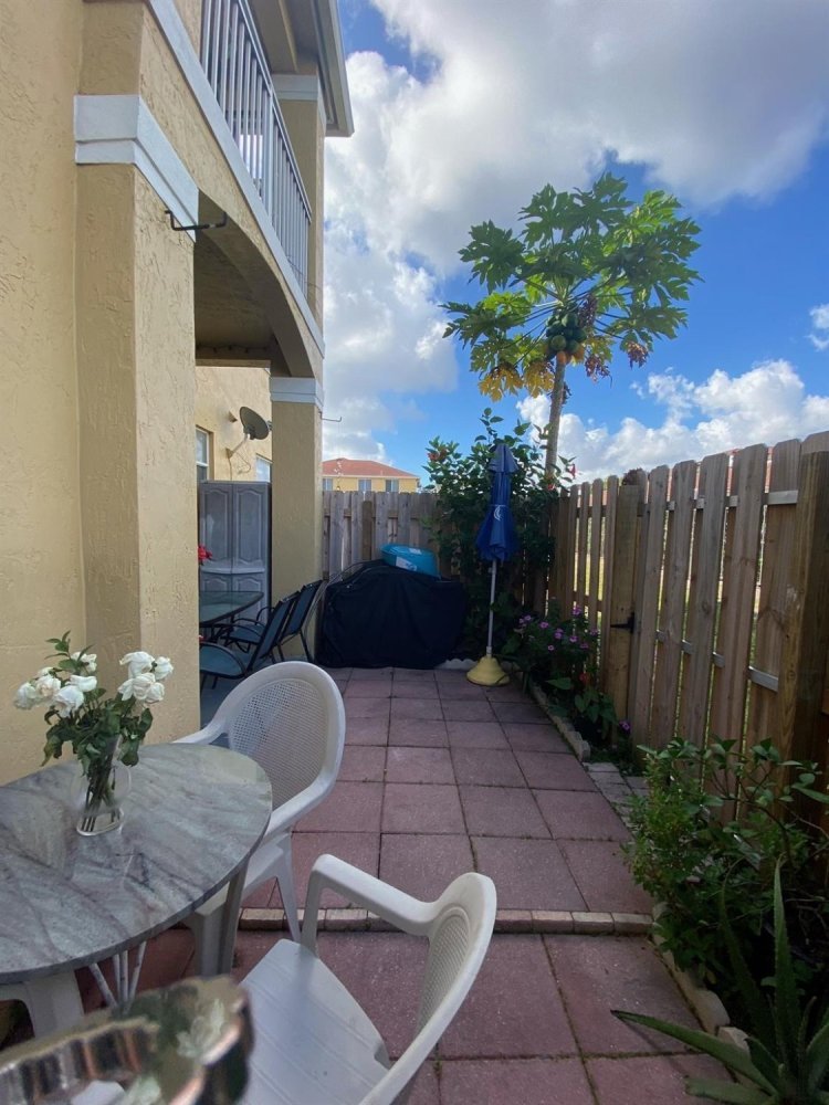 3 bedrooms Villa for rent in Miami, Miami-Dade, Florida, USA № 614021