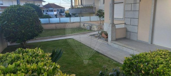 3 bedrooms House in Polvoreira, Portugal No. 37999 3