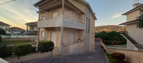 3 bedrooms House in Polvoreira, Portugal No. 37999 15