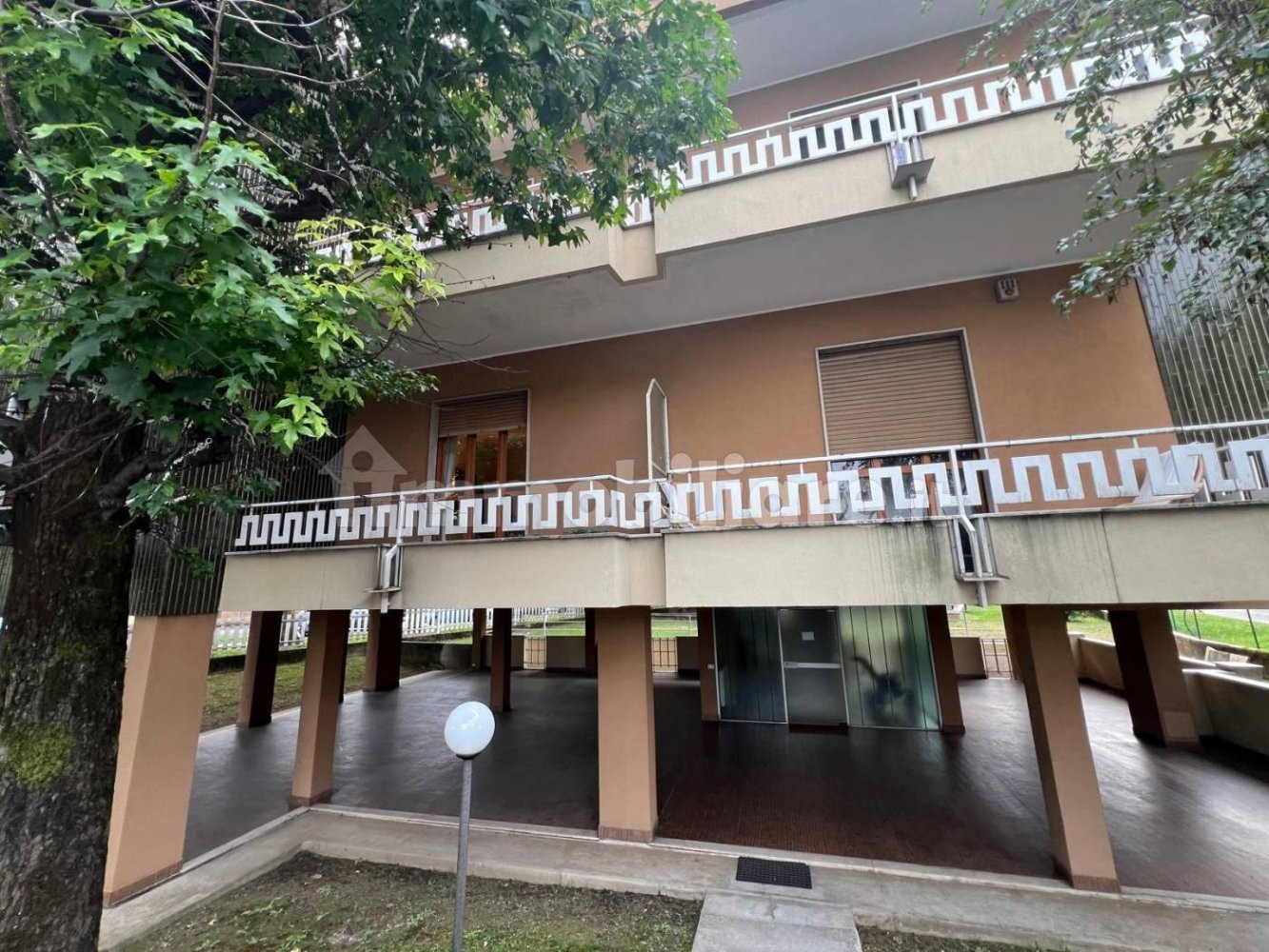 2 bedrooms Apartment in Saronno, Italy No. 380036