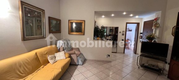 2 bedrooms Apartment in Saronno, Italy No. 380036 5