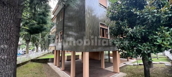 2 bedrooms Apartment in Saronno, Italy No. 380036 3