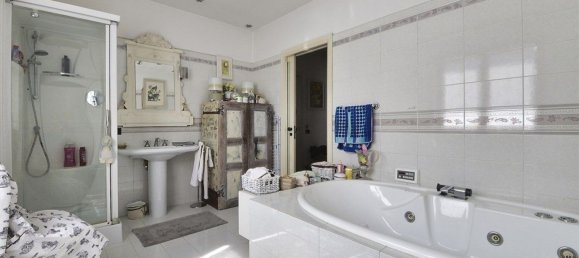 Вилла с 4 комнатами в Вимеркате, Италия № 260010 26