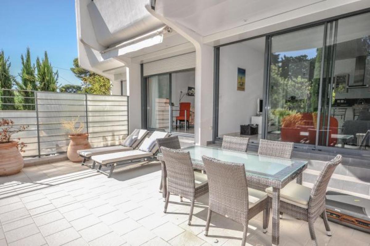 Studio in Cannes, France No. 2992