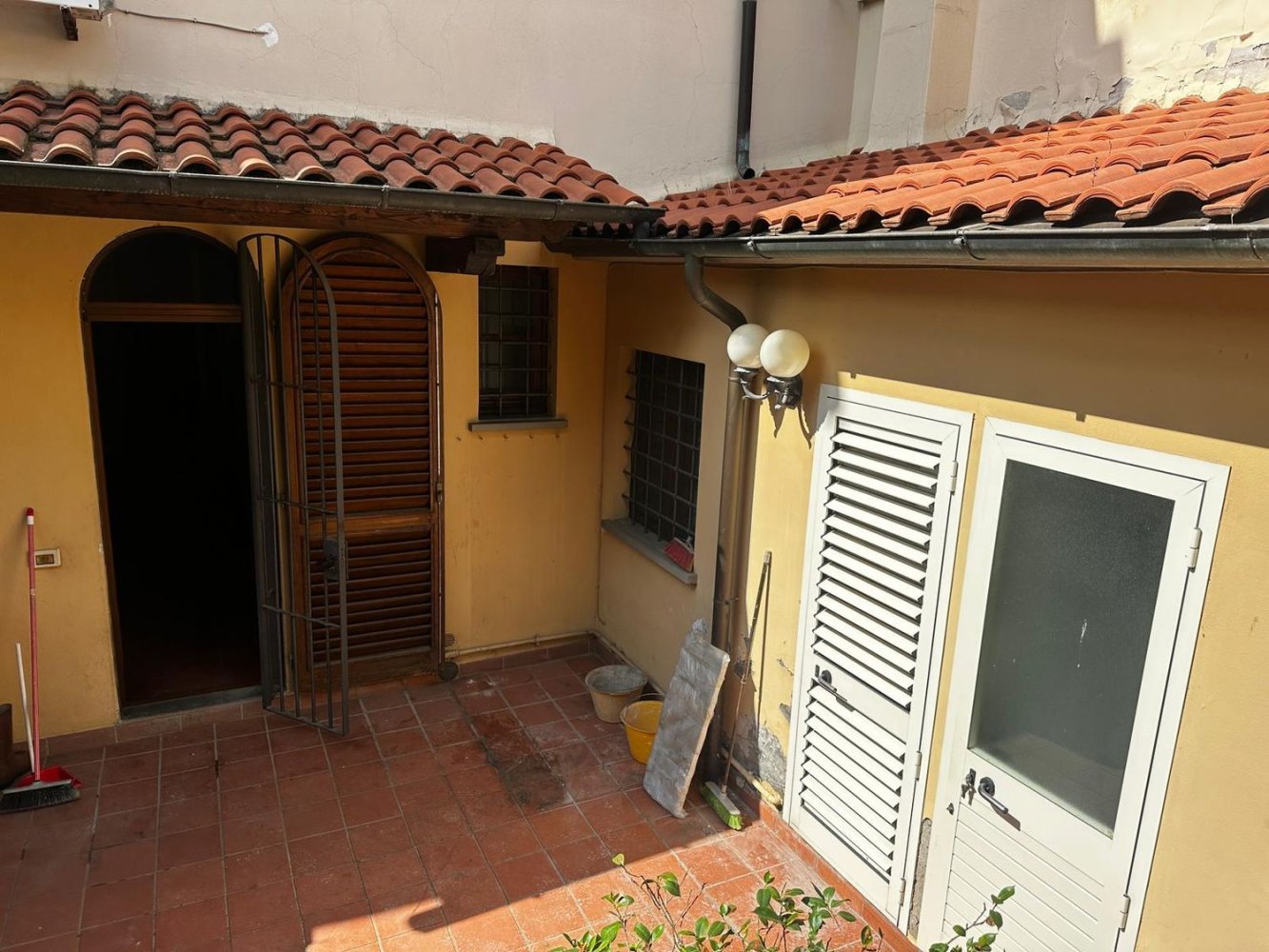 10 bedrooms House in Prato, Italy No. 359869