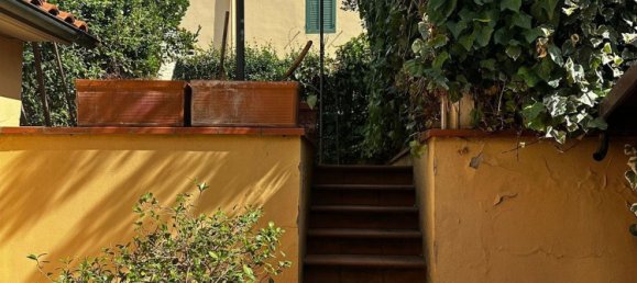 10 bedrooms House in Prato, Italy No. 359869 7