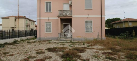 3 bedrooms Villa in Tromello, Italy No. 268836 8