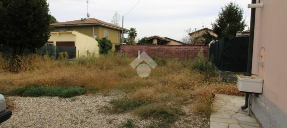 3 bedrooms Villa in Tromello, Italy No. 268836 2