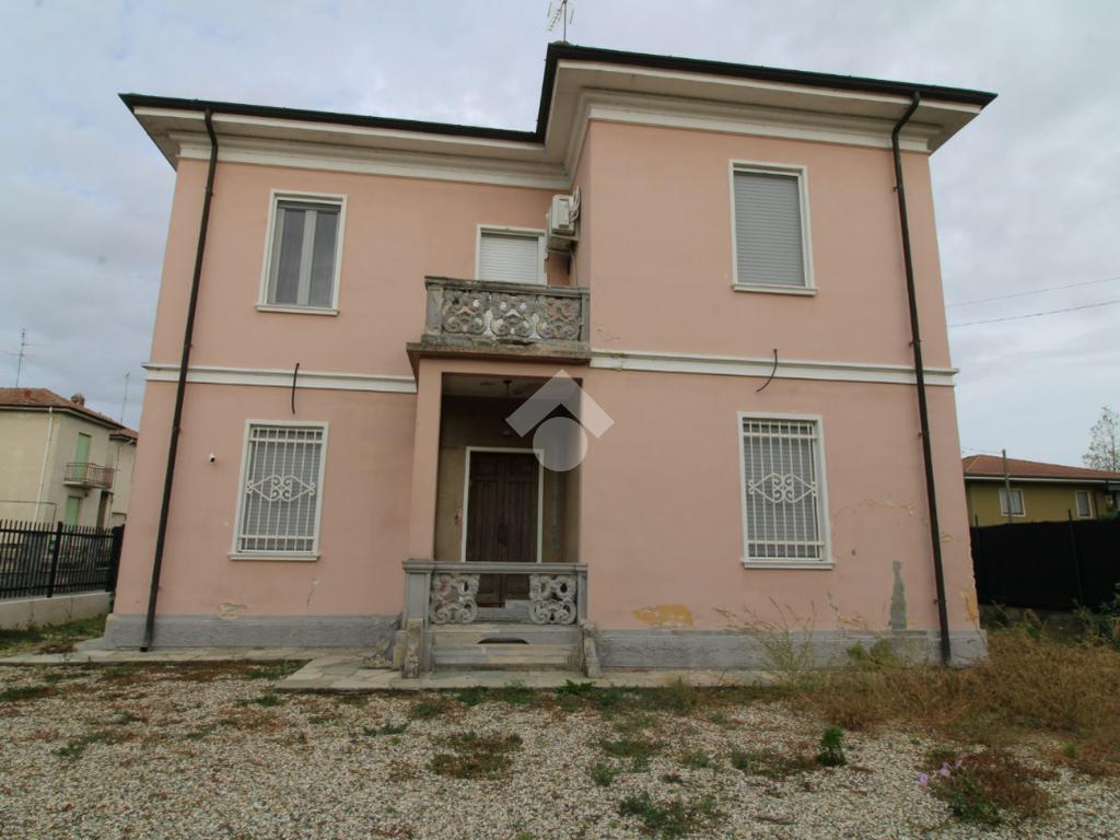 3 bedrooms Villa in Tromello, Italy No. 268836
