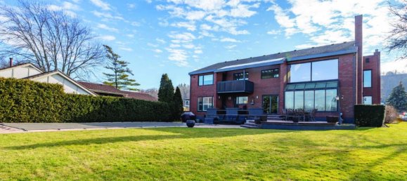 6 bedrooms House in Hamilton, Canada No. 717 7