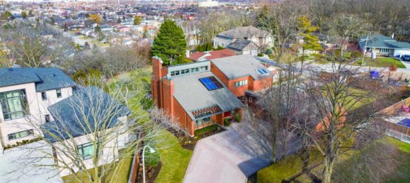 6 bedrooms House in Hamilton, Canada No. 717 4