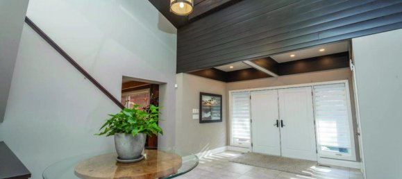 6 bedrooms House in Hamilton, Canada No. 717 11