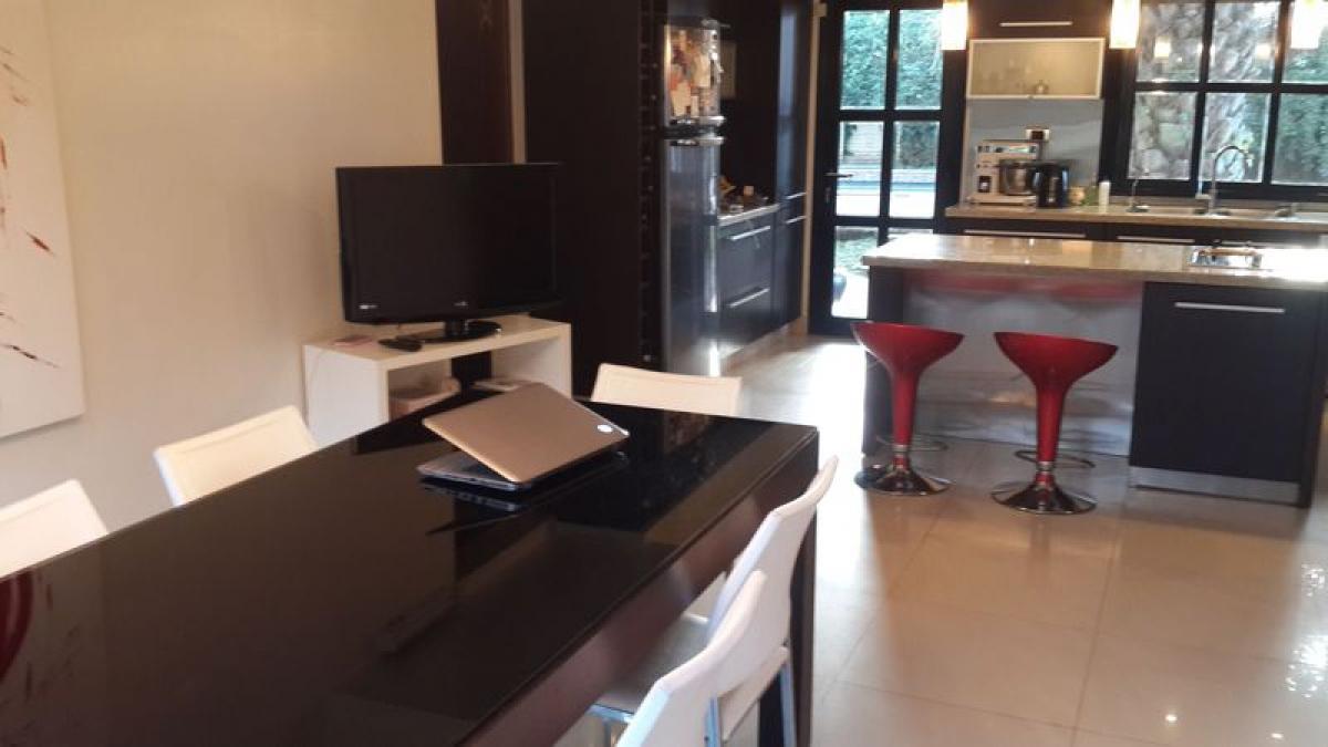 3 bedrooms House in Buenos Aires, Argentina No. 87197