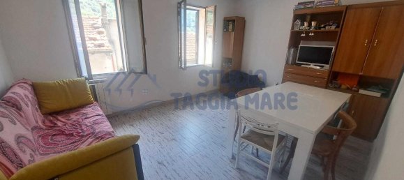 3 rooms Apartment in Badalucco, Italy No. 72365 2