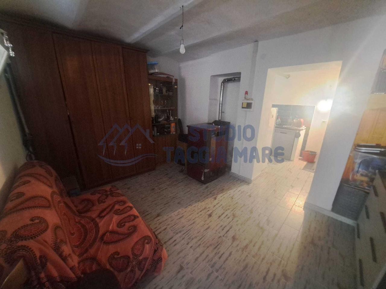 3 rooms Apartment in Badalucco, Italy No. 72365