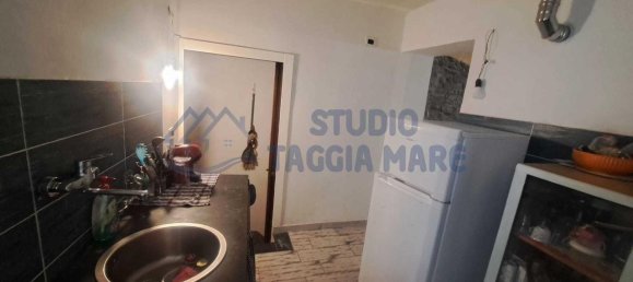 3 rooms Apartment in Badalucco, Italy No. 72365 7