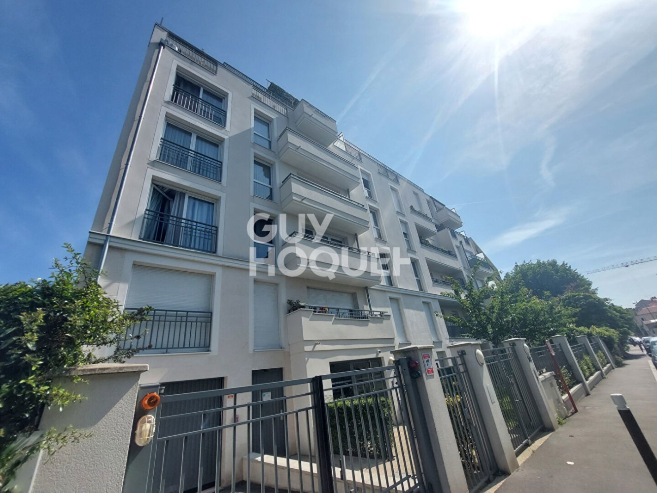 Квартира с 2 спальнями в Рони-су-Буа, Франция № 174219