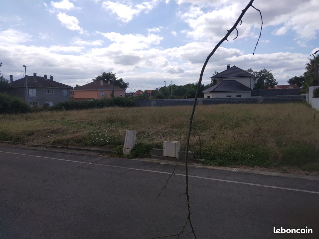  Land in Lescar, France No. 293792