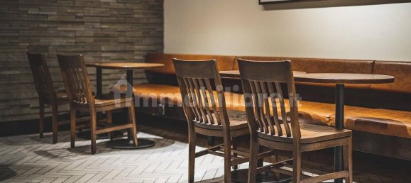 Propiedad comercial de 3 habitaciónes en Mantua, Italy No. 261917 3