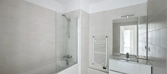 3 rooms Apartment in Martigues, France No. 296197 3