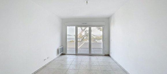 3 rooms Apartment in Martigues, France No. 296197 2