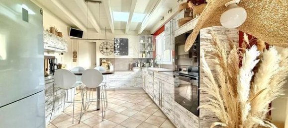 Villa de 4 dormitorios en Montelimar, France No. 302918 8