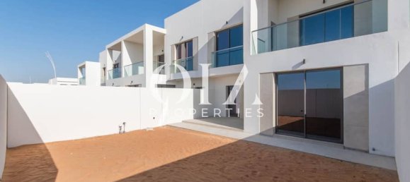 3 bedrooms Villa in Yas Island, UAE No. 17486 3