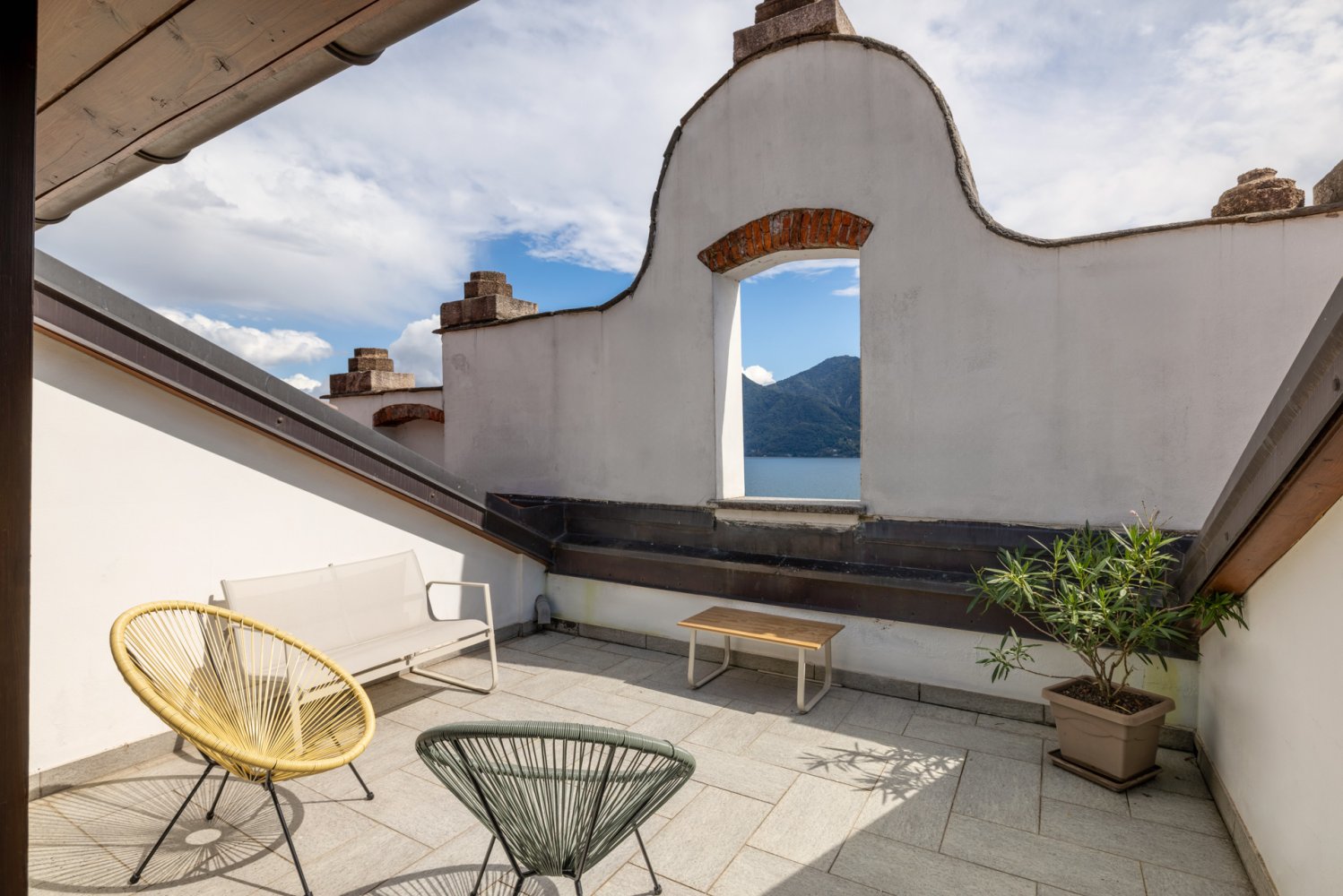 Ático de 2 dormitorios en Verbania, Italy No. 387227