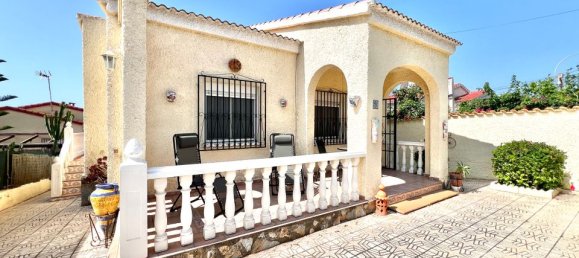 4 bedrooms Villa in La Marina, Spain No. 178130 3