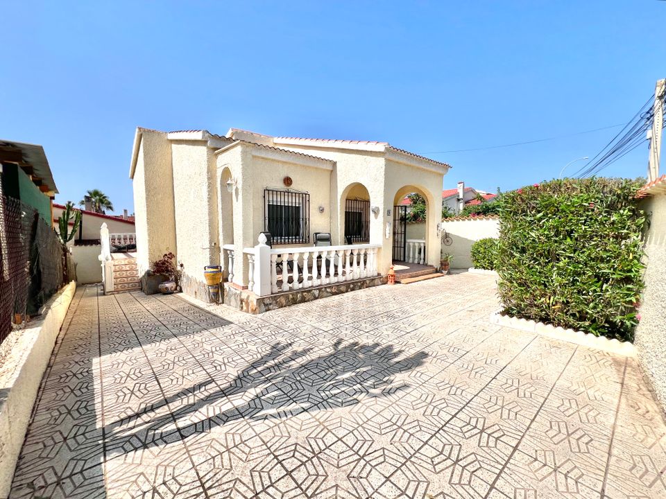 4 bedrooms Villa in La Marina, Spain No. 178130