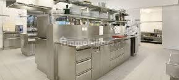 2 rooms Commercial property in Lucca, Italy No. 102006 10