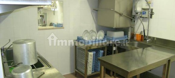 2 rooms Commercial property in Lucca, Italy No. 102006 3