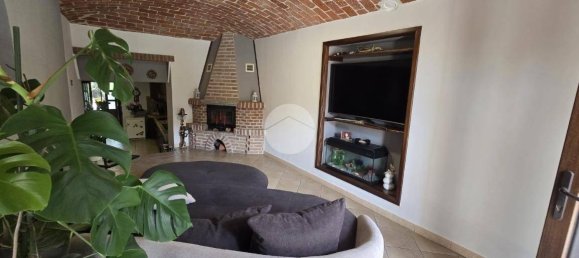 3 Schlafzimmer Haus in Cisterna d'Asti, Italy, Nr. 277633 4