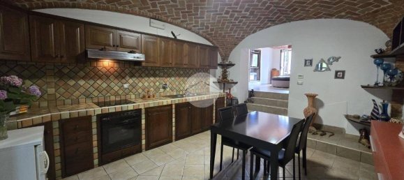 3 Schlafzimmer Haus in Cisterna d'Asti, Italy, Nr. 277633 9