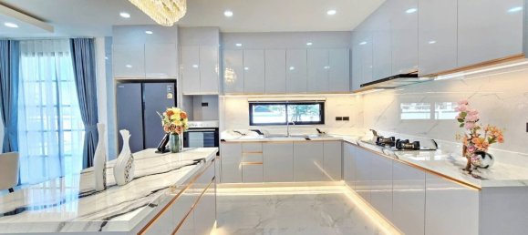 4 bedrooms House for sale in Bang Lamung, Chonburi, Eastern Thailand, Thailand № 81806 3