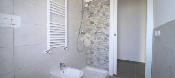 1 bedroom Apartment in Pescara, Italy No. 281879 6
