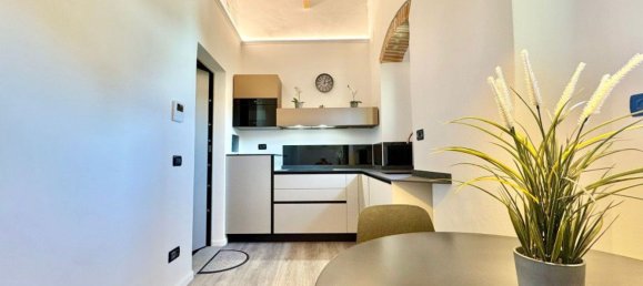 2 rooms Apartment in Florence, Italy No. 82961 2