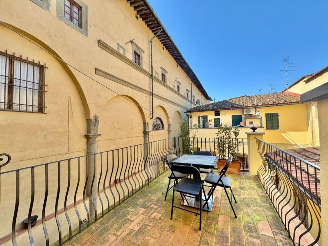 2 rooms Apartment in Florence, Italy No. 82961