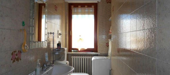 2-salle Appartement à Moncalvo, Italy No. 230798 8