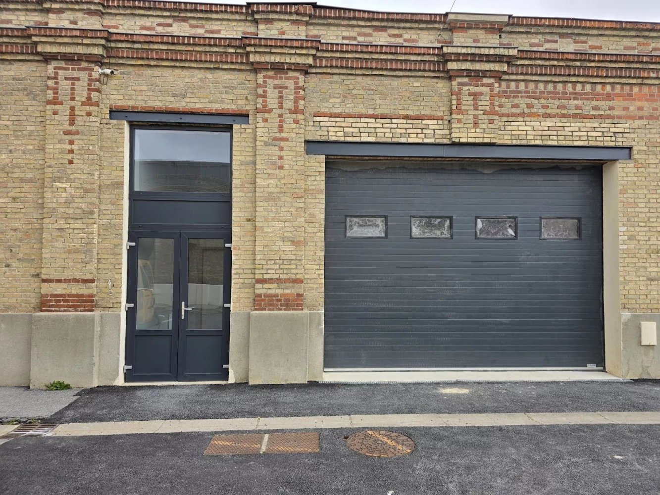 Propiedad comercial de 5 habitaciónes en Saint-Quentin, France No. 71115