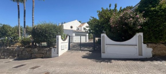 Villa de 3 dormitorios en Istán, Spain No. 175402 2