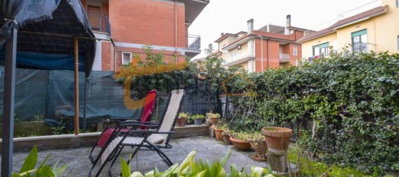 3 rooms Apartment in Rome, Italy No. 34724 34