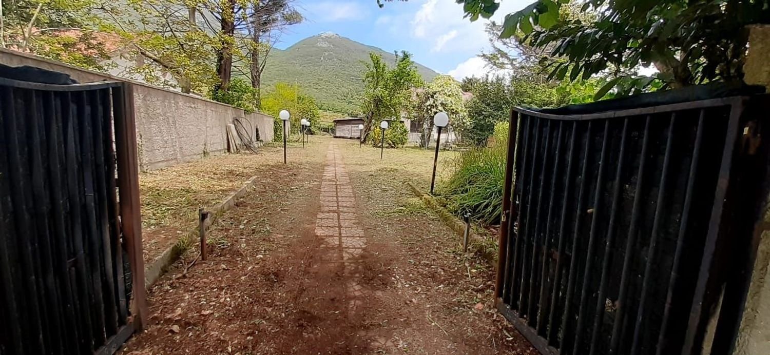 7 rooms Villa in Cautano, Italy No. 254517