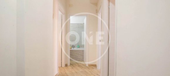 3 rooms Apartment in Rome, Italy No. 149047 2