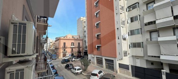 Apartamento de 4 divisões em Bari, Italy N.º 21090 18