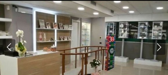 120m² Commercial property in Sassari, Italy No. 251428 2