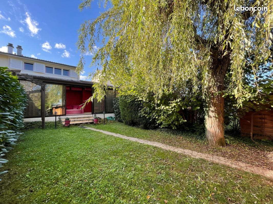 Casa de 3 dormitorios en Sucy-en-Brie, France No. 175874