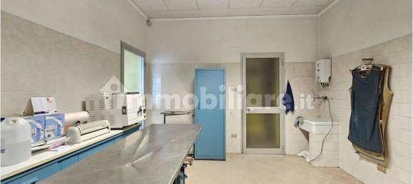 5 rooms Commercial property in Turin, Italy No. 110163 8