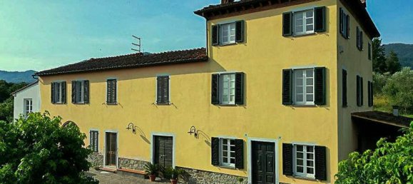 8 bedrooms Villa in Capannori, Italy No. 345626 3