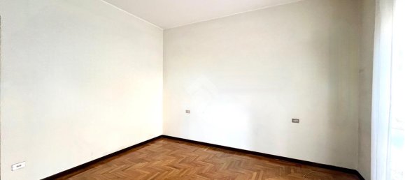 Apartamento de 4 habitaciónes en Sotto il Monte Giovanni XXIII, Italy No. 16419 16